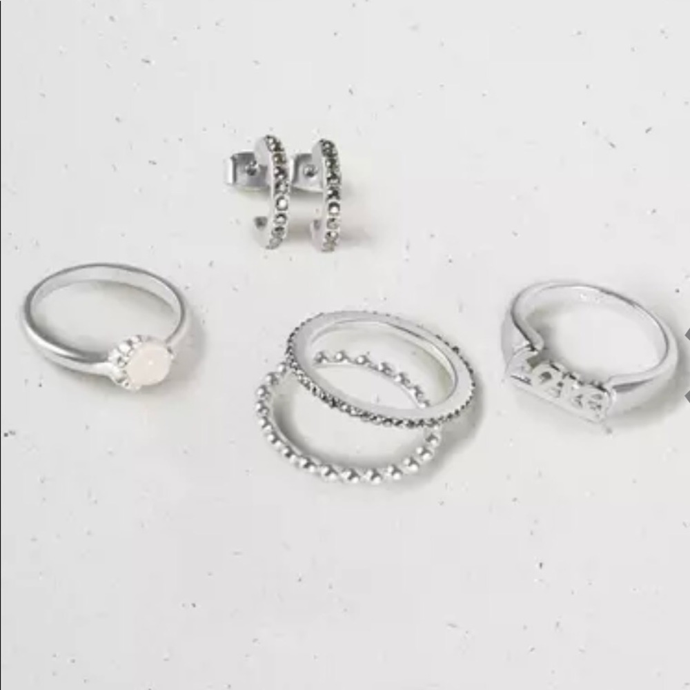 NWT Lucky Brand Huggie & Ring Set 7